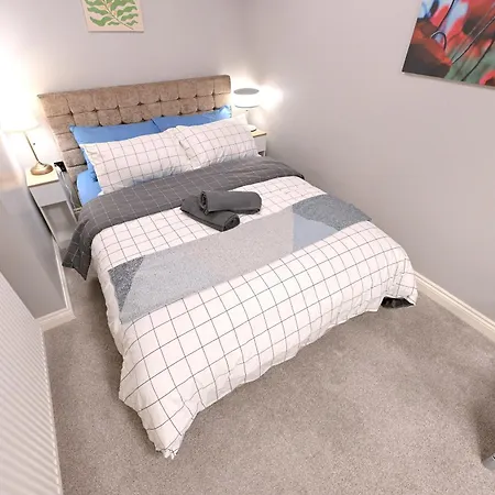 3 Bedroom House In Euston, Patio & Bbq Londra Esterno foto