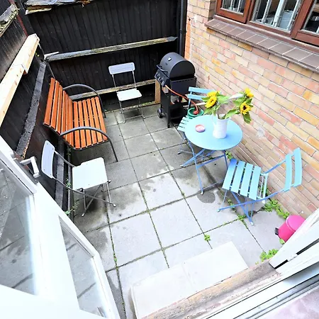 3 Bedroom House In Euston, Patio & Bbq Londra Esterno foto