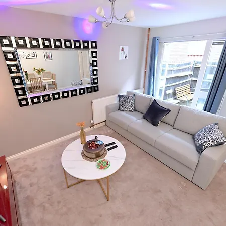 3 Bedroom House In Euston, Patio & Bbq Londra Esterno foto