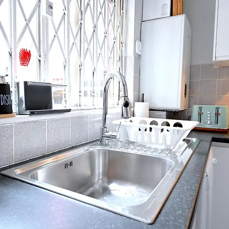 3 Bedroom House In Euston, Patio & Bbq Londra Esterno foto