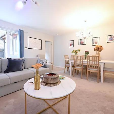 3 Bedroom House In Euston, Patio & Bbq Londra Esterno foto
